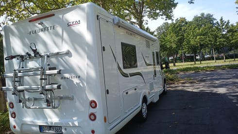 Fleurette Magisten 73LJF with bathroom in the back