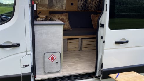 Red – Camper Renault Master 2.5 del 2017 *con smart TV, riscaldamento, WC ecc.*