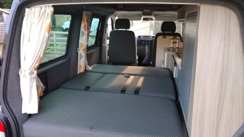 Lovely 4 Berth Campervan VW T5.1 - Adventure Awaits!