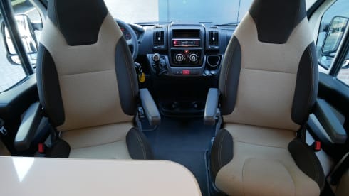 Chausson2, 2 sleeping places - 4 seats.