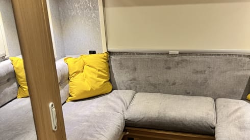 The Adventurer – 6 berth Peugeot AutoQuest 180 