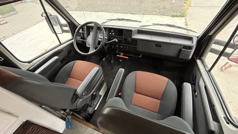 Last minute (-20%): Nice and complete camper for rent!
