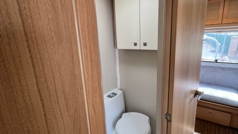 The Adventurer – 6 berth Peugeot AutoQuest 180 