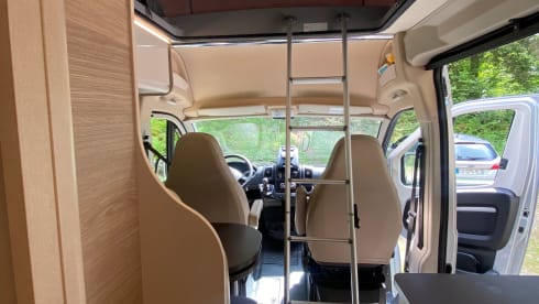 Van Burstner Campeo C600 with pop-up roof - Your tailor-made adventure!