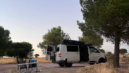 2p Volkswagen campervan uit 2011