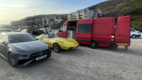 Clifford  – Mercedes campervan met 4 slaapplaatsen