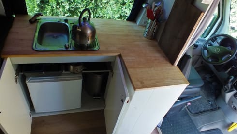 Co-Camper – Mercedes-Benz sprinter with wooden interior