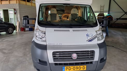 Ons prachtige huisje op wielen – 2-4 person McLouis semi-integrated camper