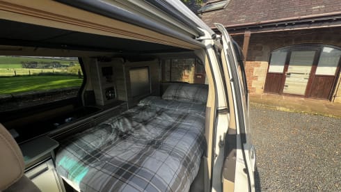The Borderless Reiver – 3 (+ 1 small child) berth Toyota campervan from 2007