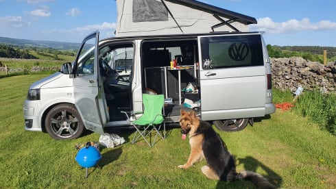 Volkswagen T5 mit 4 Schlafplätzen
