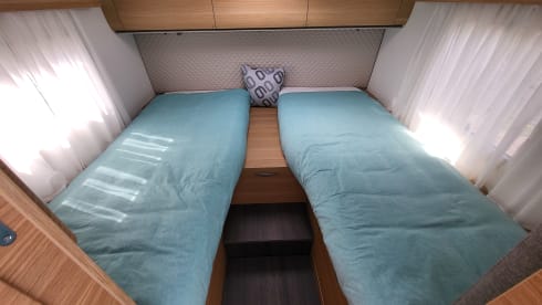 670sl – Camping-car très luxueux avec lit indépendant et beaucoup d'espace pour s'asseoir