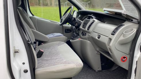 BuZz Lightyear – Opel vivaro 1.9 sdi compact camper