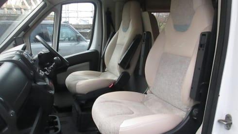 Pistol – Bailey Approach Advance 665 2.2 130 BHP 6 BERTH End lounge Air con euro 6 