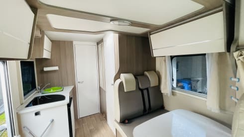 Halifax – Entdecken Sie Bequemes Teilintegriertes Wohnmobil für 4 Personen BJ 2022