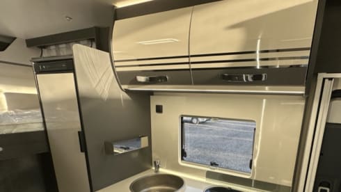 Valarie – 6 berth Ford rollerteam zefiro from 2021