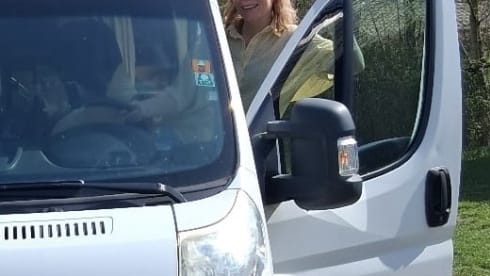 Bubbelbusje 🫧  – 2-seater Peugeot bus from 2014