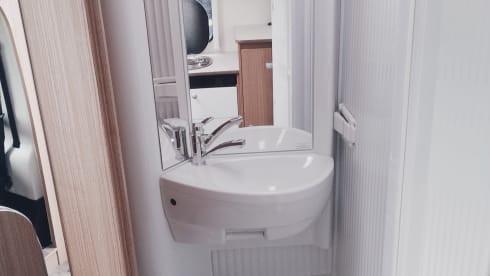 Vannie – From 2022!! - Brand new 2-person camper - Carado V337  