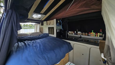 (T)rusty Blue – 2p Mercedes-Benz campervan from 2003