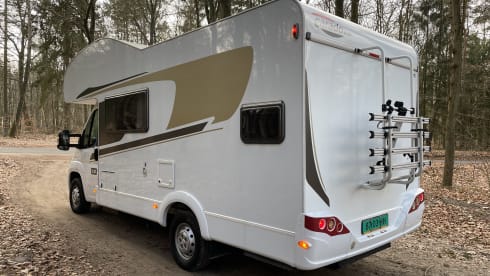 Luxurious and modern family camper for 4 (5-6) people