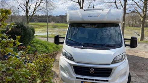 Travel-loving, young (2017) semi-integrated camper Sun Living from Adria,