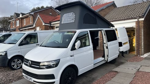 ‘Fozzie’ – VW-Campingbus mit 4 Schlafplätzen ab Baujahr 2019