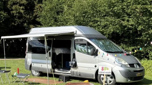 Luxe “tent op wielen” – 2p Renault bus uit 2009 (bed 2.10 m!)