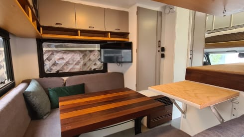 4 person 2.5l Ford transit alcove camper, completely renovated!