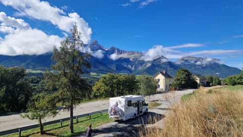 Benimar 2021 – Luxury 4 person camper, 2021 with 170 hp powerful engine!