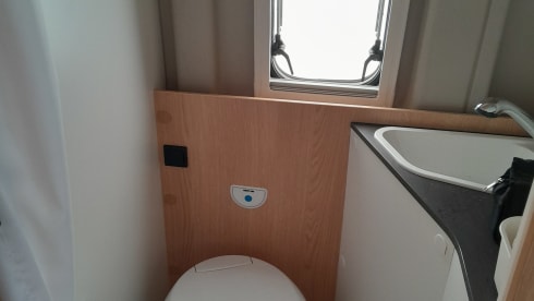 VAN IN BLACK – On to new shores