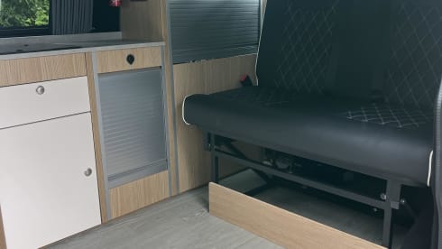 YT72KEU – 4 berth Volkswagen Campervan London - Romford