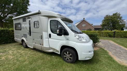 Camper Champagne – Hymer T 654 CL Exclusive Line