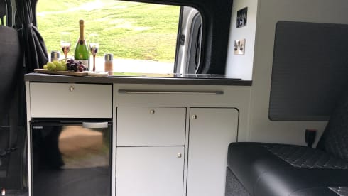 Lionel – Immaculate 4 berth Toyota van from 2017 - single and ready to mingle!