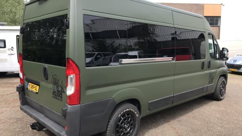 The Road Runner – 2p Citroën Jumper bus camper from 2016