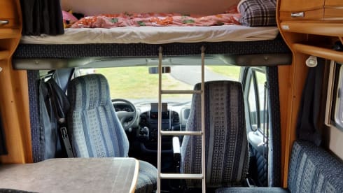 Campie – Complete LMC Liberty with 4 seats and 6 sleeping places