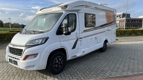 Red Pepper – Nice compact camper (2019) for 2 people