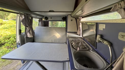 De blauwe reiziger – 4p Volkswagen campervan from 1993