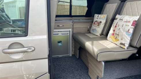 Camper di lusso VW T5 Automatic con 4 cuccette