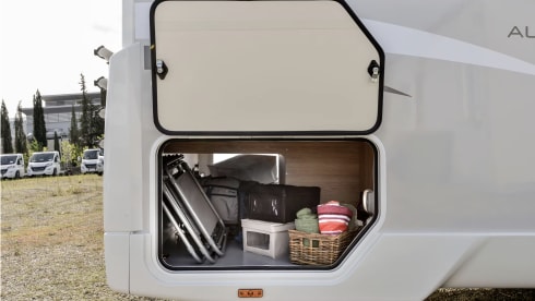 Fergus – New 2025 6 Berth off-grid Motorhome