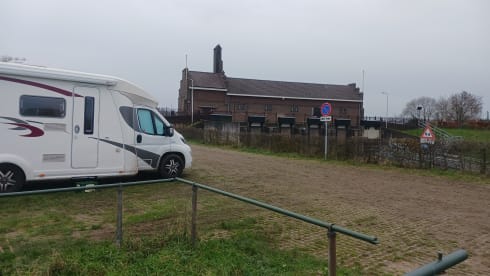 Very comfortable 3 p offgrid camper Eura Mobil