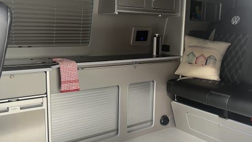 Jude – 4 berth Volkswagen LWB Campervan 2014 New Conversion 