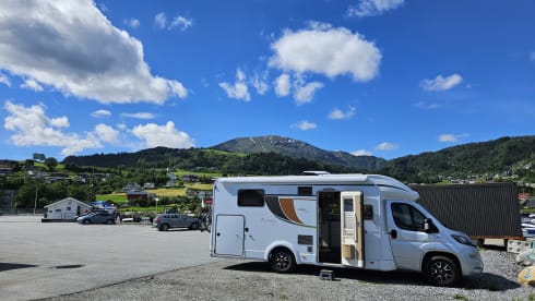 Campi – Luxury 2p Bürstner with queen bed, air conditioning and inverter 