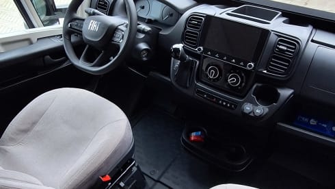 4-pers familie camper, LMC half integraal 2025