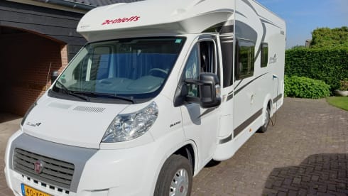 Very neat 4 person Dethleffs family camper!
