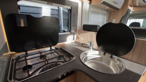 Sunlight T65 – Très beau camping-car Sunlight spacieux pour 4 personnes de 2023, beaucoup d'espace de rangement.