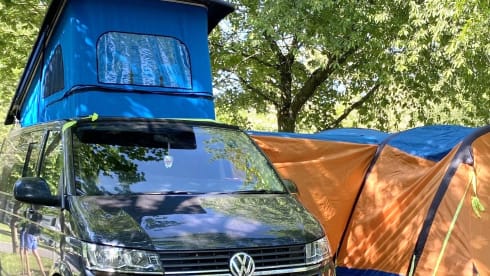 VW Camper with pop-top & triple rear seat