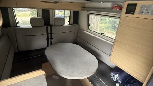 Super nice 4x4 Mercedes bus camper