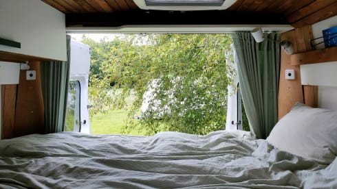 VanScheef – Mega cozy 3p Off-grid self-build camper