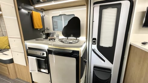 Phoenix – Luxury 4-6 Berth Roller Team Auto-Roller 747 AUTOMATIC - Fully Insured