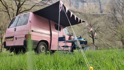 Roze Volkswagen T4 buscamper - 2 personen