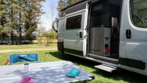Nala – Travel and explore by VAN